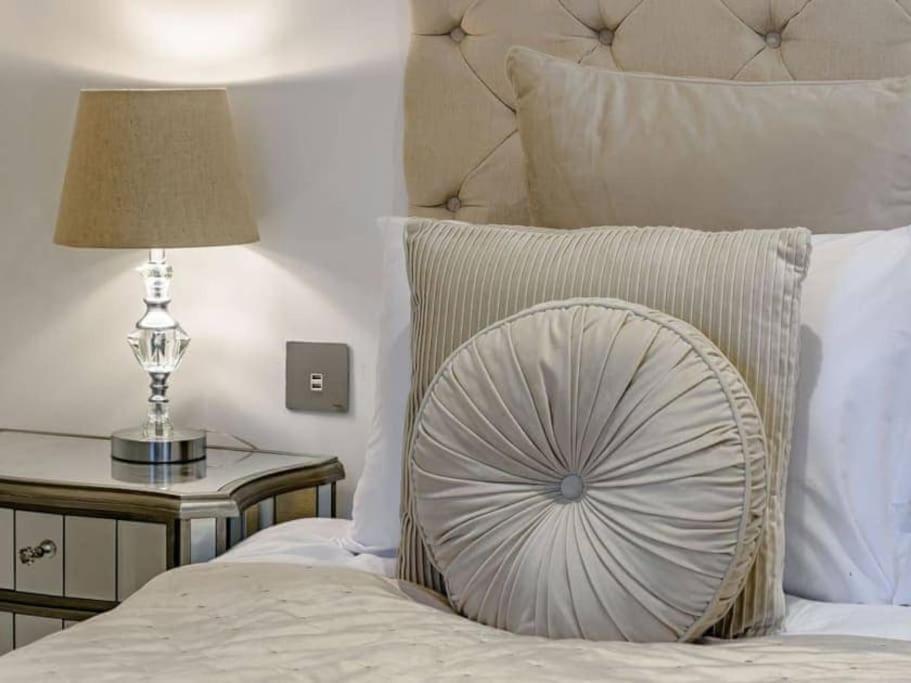 The Hideaway Luxury 5* 2 Bed Garden Apartment Скарборо Экстерьер фото